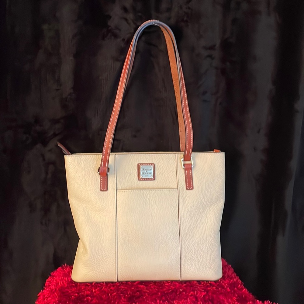 Dooney & Bourke  Leather Hand Bag